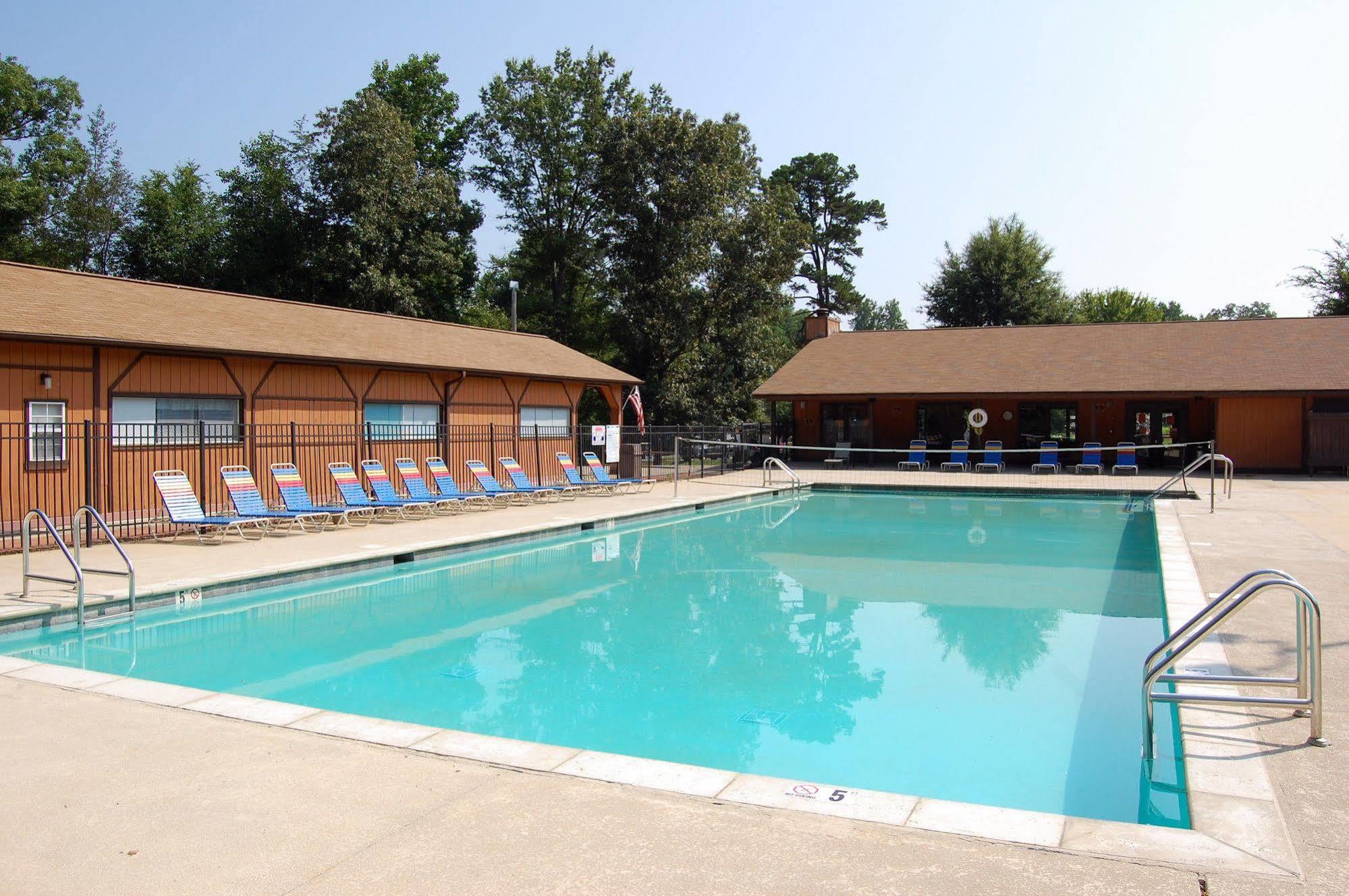 Forest Lake Rv & Camping Resort Advance Buitenkant foto